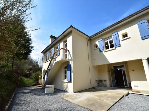 Cuzy House | Mansion in Cuzy with Shared Pool