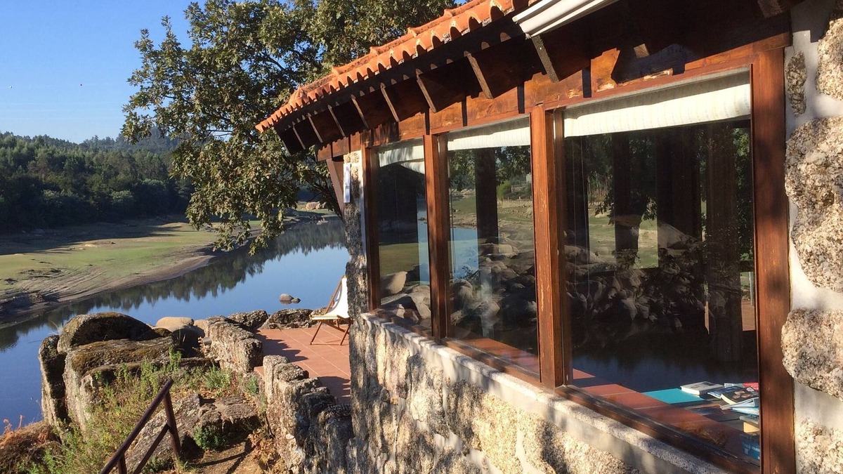 Santa Comba Dao Villa | Mansion in Dão Valley by River Beach