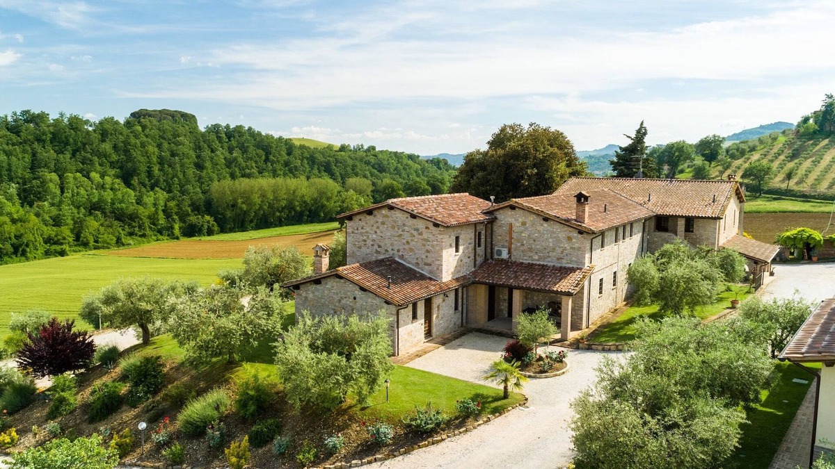 Ramazzano Villa | Mansion in Perugia with Pool & Sauna