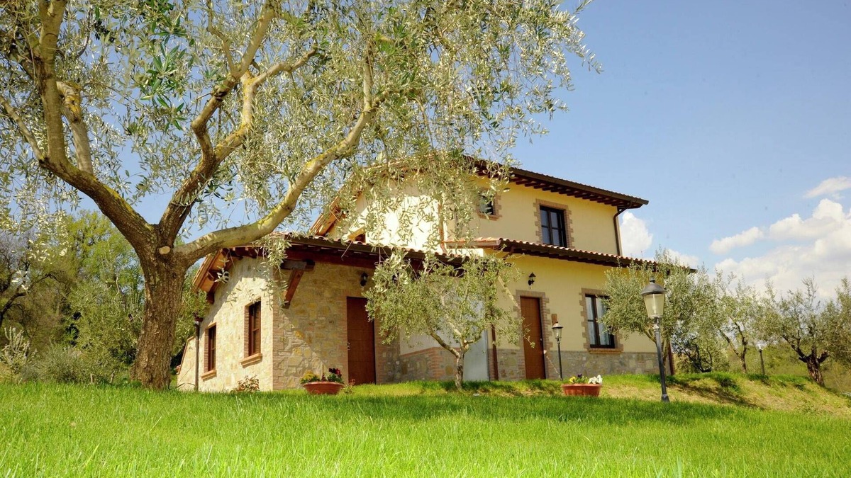 Ramazzano Villa | Mansion in Perugia with Pool & Green Hills