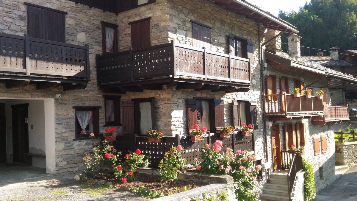 Introd House | Mansion in the valley of the Alps