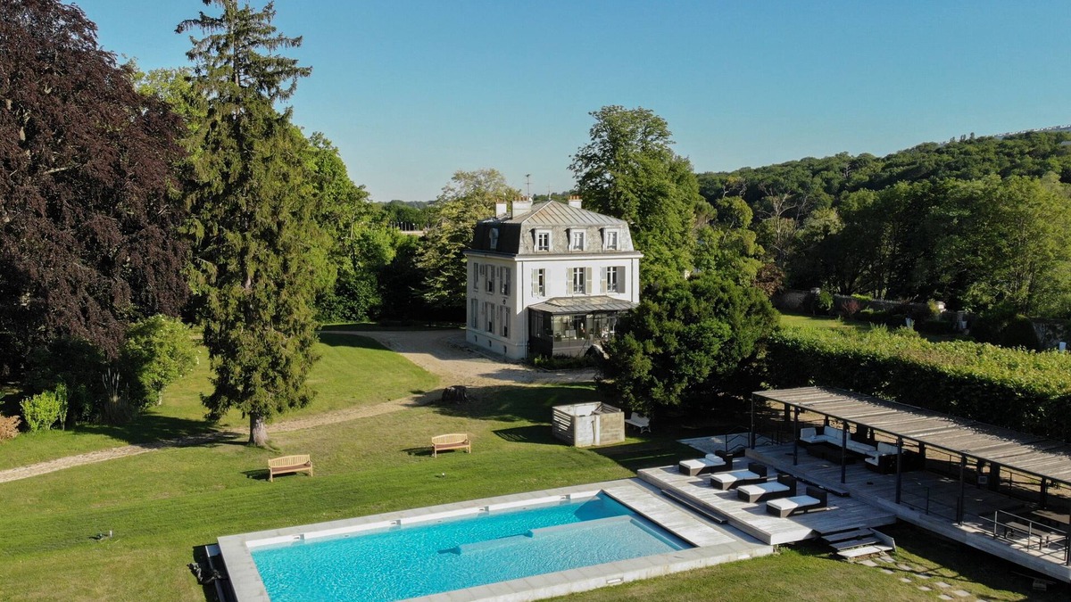 Soisy-sur-Seine House | MANSION NEAR PARIS: TRADITION AND MODERNITY WITH POOL & JACUZZI