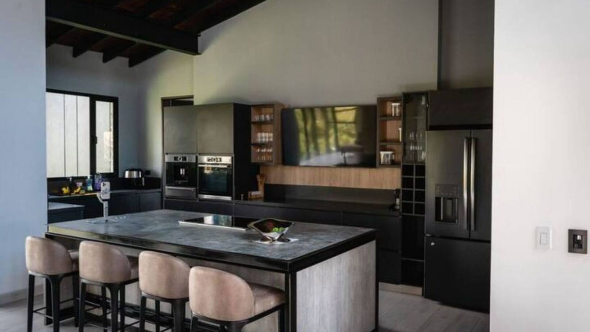 Las Mercedes Villa | mansion palms