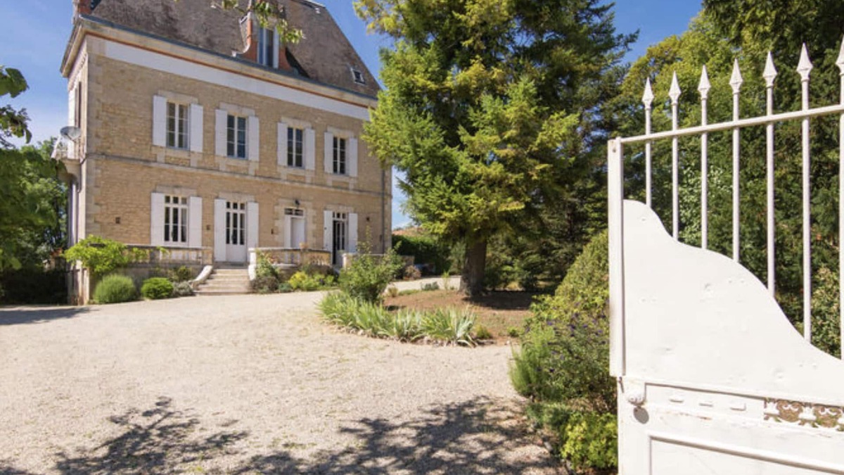 Brouchaud House | Mansion with large garden and swimming pool