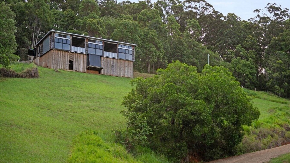 Verrierdale House | Mantra Guest House: Serene Noosa Hinterland Stay with Views & Private Deck