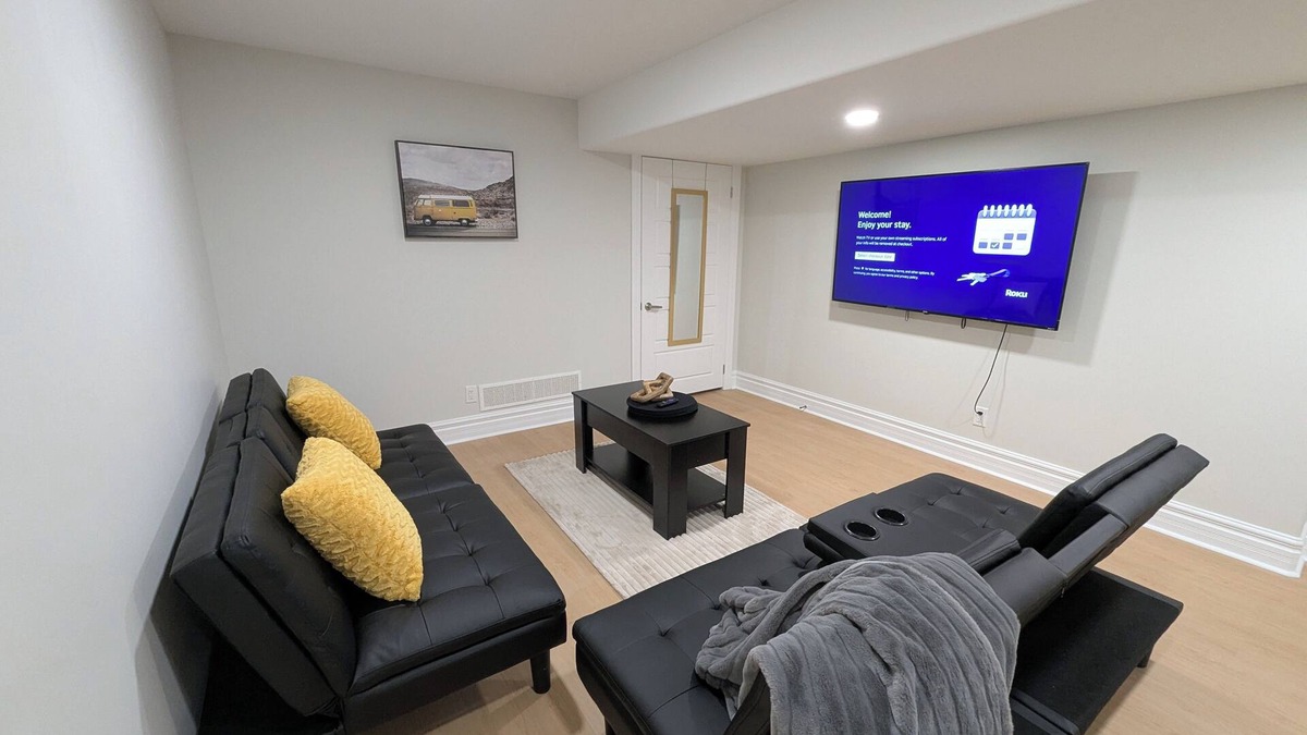 Riverside House | Maple & Chill - Stay ‘eh’-mazing! Near border, EV charge & all things Windsor-y!