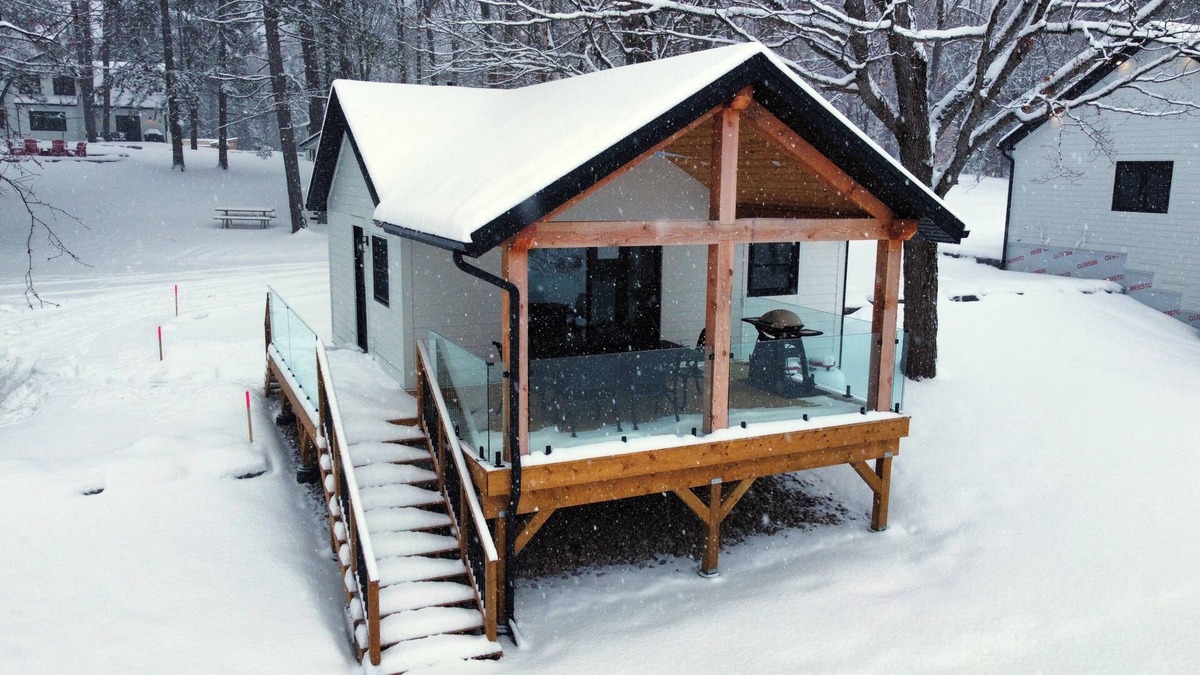 Scotia Cottage | Maple Haven at Algonquin Woods, Lake Front Cottage