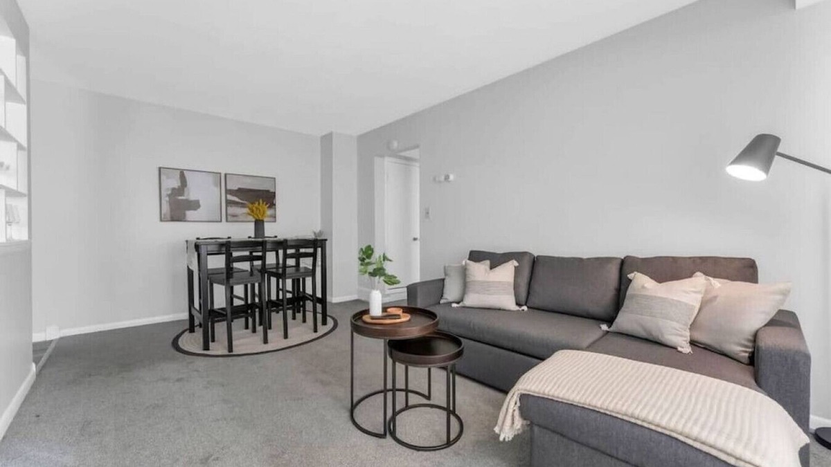 Maple Heights Apartment | Maple Heights Getaway