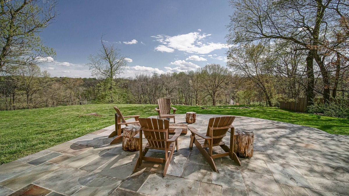 Blue Ridge House | Maple Hill Farm within minutes of Vineyards, Wedding Venues and Horse Stables