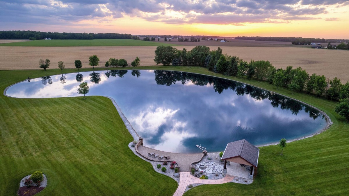 Liberty Center Cabin | Maple Lake Lodge - peaceful 14 acre retreat