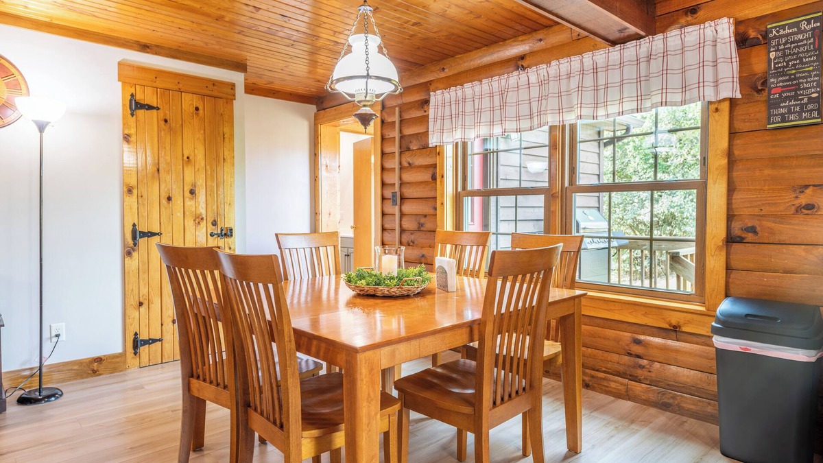 Millersburg House | Maple Leaf Cabin | 4 Bed, 2 Bath
