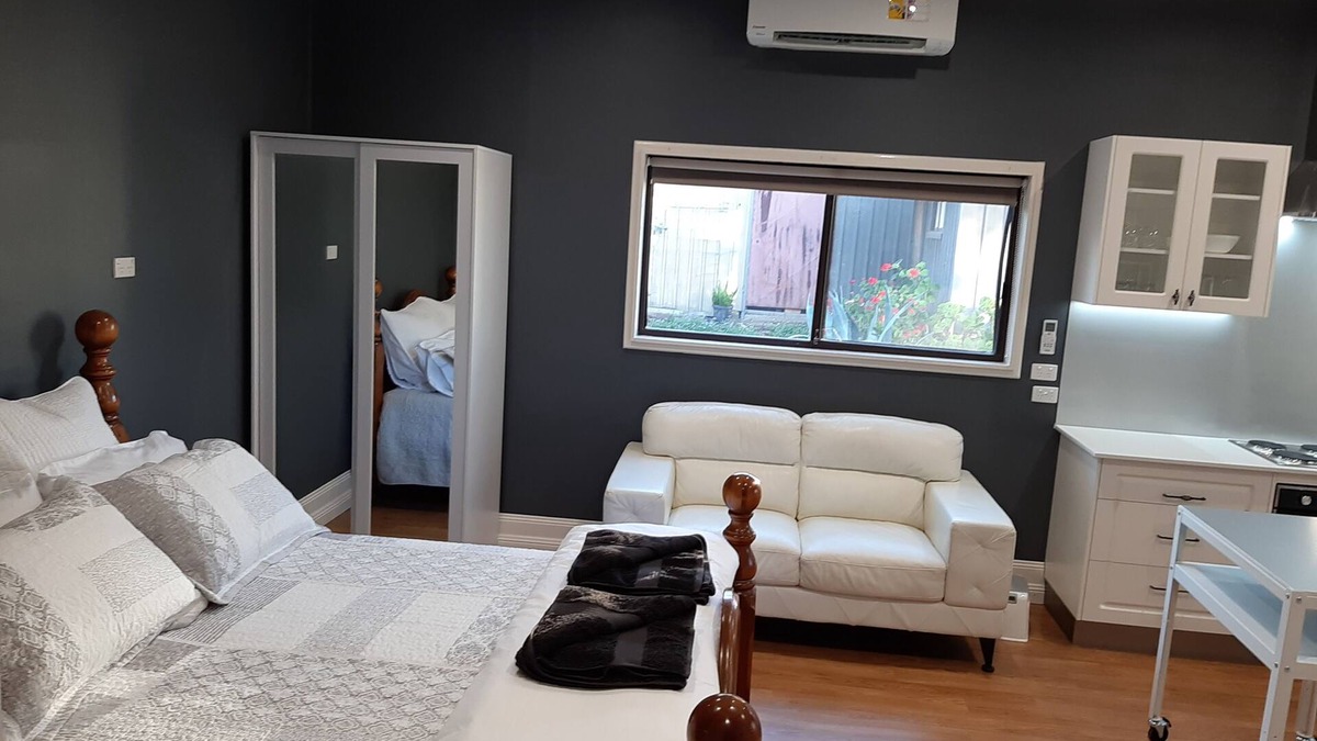 Butlers Falls Cottage | Maple Leaf Cottage - Pet Friendly, special rates for extended stays