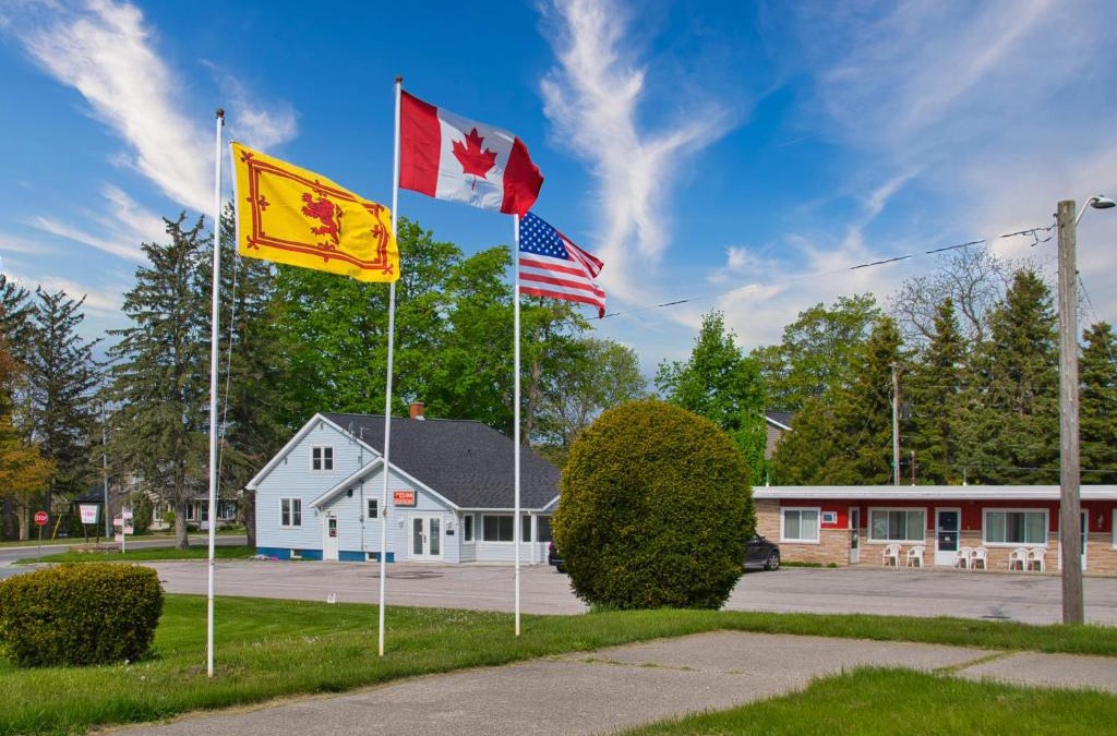 Kincardine Hotel | Maple Leaf Inn & Suites