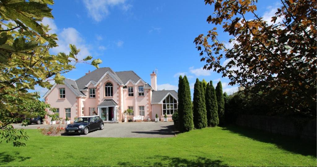 Castlebridge House | Maple Lodge