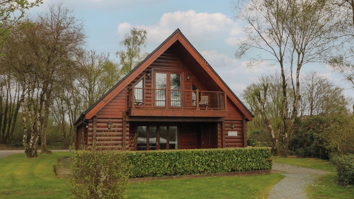 Winkleigh Cottage | MAPLE, pet friendly, luxury holiday cottage, with a garden in Dolton