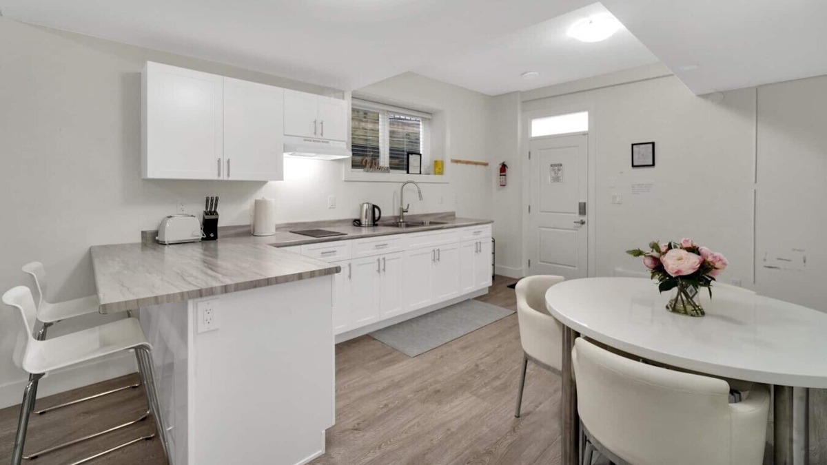 Maple Ridge Bed & Breakfast | Maple Ridge 2BR Suite, Sleeps 6-7, Netflix, AC