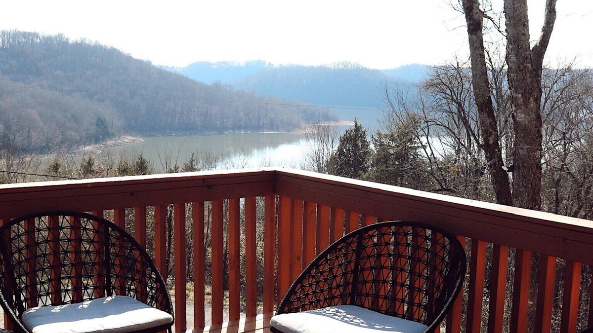 Baxter Cabin | Maple Ridge Lake House on Center Hill Lake