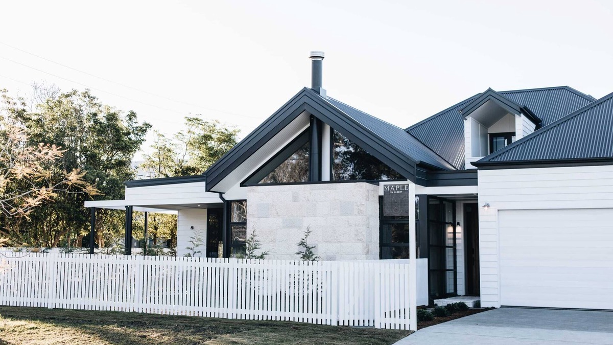 Berry House | Maple Suite, Berry - by Linnaeus Collection