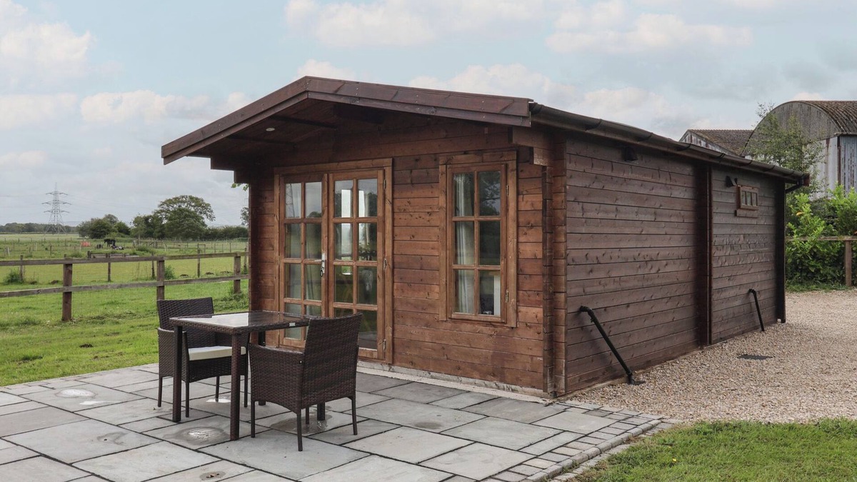 Low Catton Cottage | MAPLE TREE LODGE, romantic, character holiday cottage in Strensall