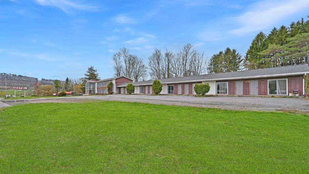 Center Moreland Hotel | Maplehurst Motel