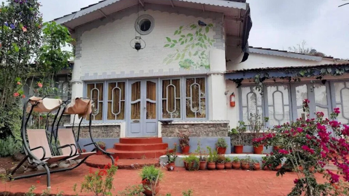 Ooty Villa | Maplewood Cottage, Ooty by Ebony Stays | Luxury 6BHK with Lawn & Mountain Views