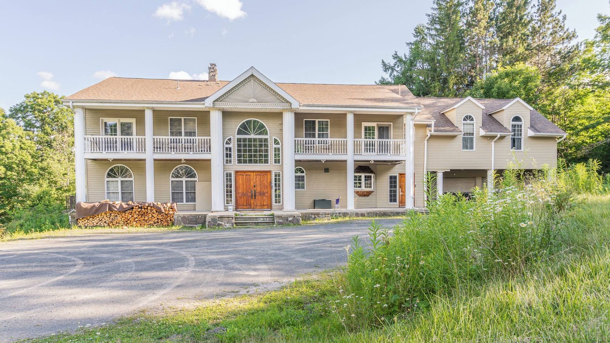 Hunter House | Maplewood Manor, 8BR w/Hot Tub, Gym, Fire Pit, Near Hunter/Windham Skiing
