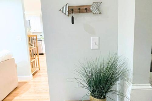 Kingston House | Maplewood Spacious Home Fire Pit Mod Location Pet Ok by Vacation Your Way