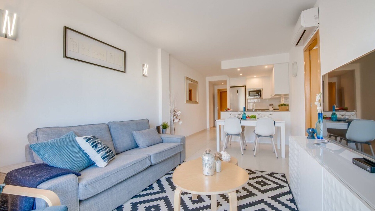 Alcudia Apartment | Mar Blau: Bright Beach Retreat