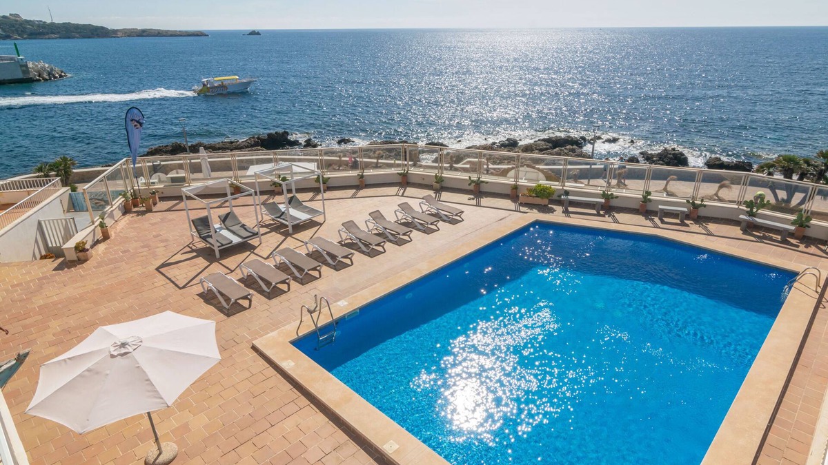 Cala Ratjada House | MAR BLAVA - Cozy apartment with communal pool facing the sea and free WiFi.