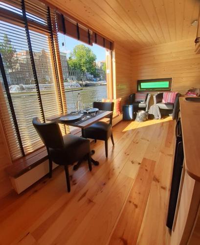 Nieuwmarkt en Lastage Boat Rental | Mar&Mar Houseboat Studio