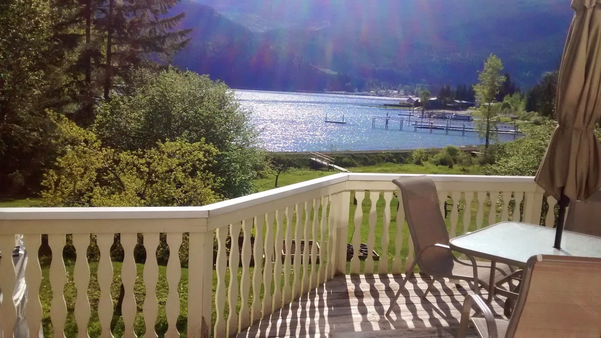 Sicamous House | Mara Lakefront Vacation Home
