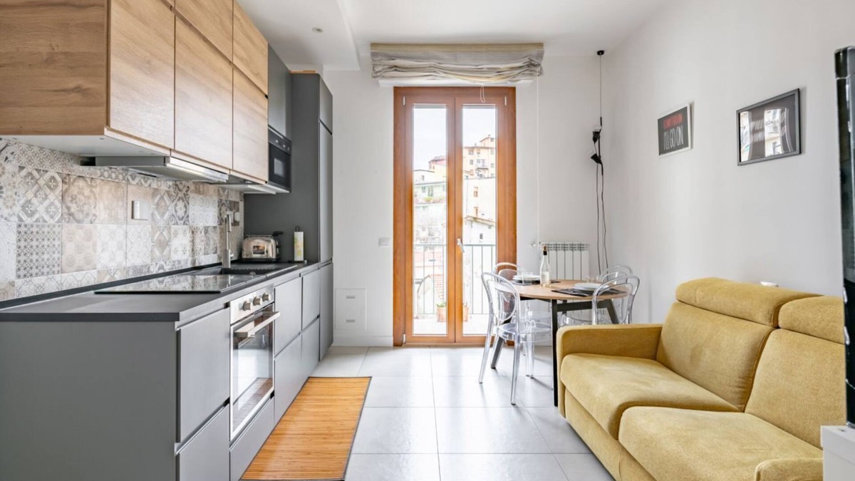 San Jacopino Apartment | Maragliano & San Jacopino Flat with Balcony