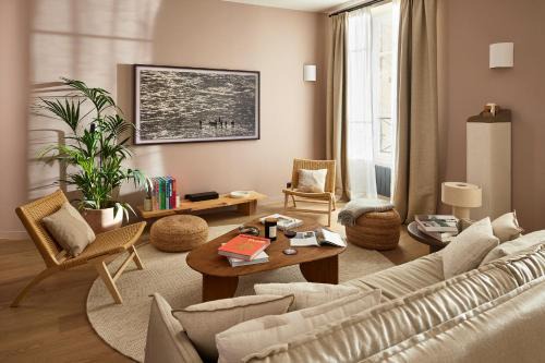 Enfants-Rouges Apartment | Marais - 4 pièces de 115 m2 - grand salon convivial