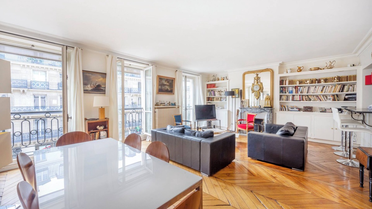 4th Arrondissement Apartment | Marais District Spacious Apartment