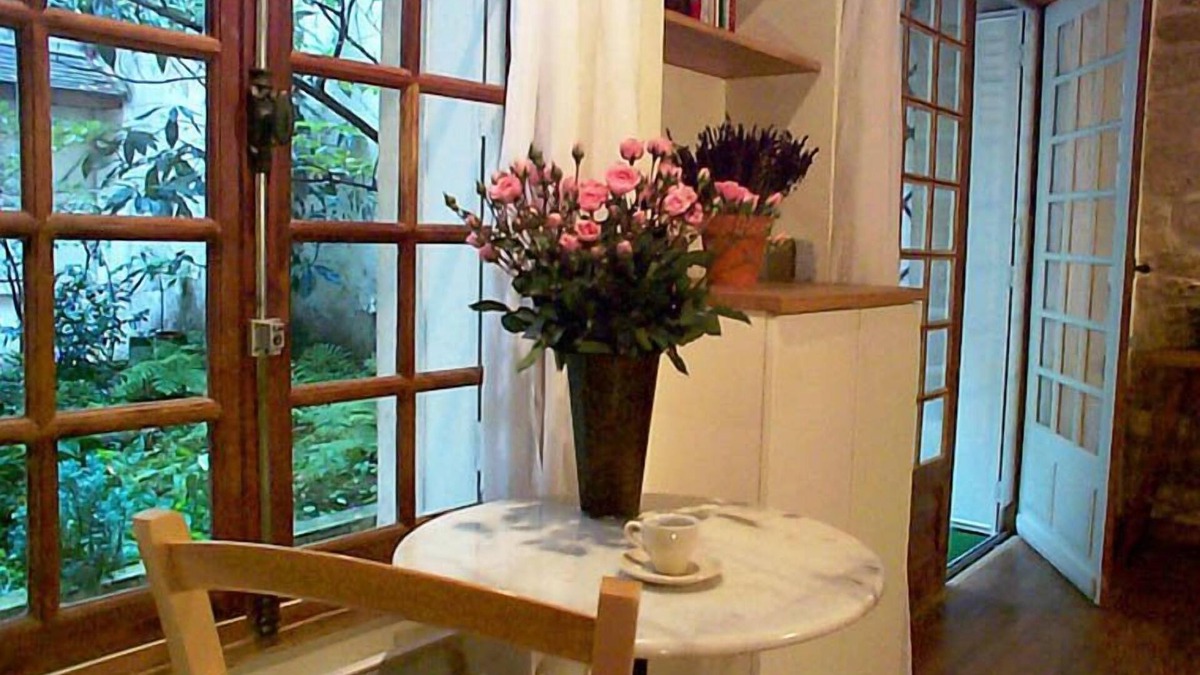 3rd Arrondissement Apartment | Marais - Unique 'Country Cottage in Heart of Paris' Romantic Garden Apartment