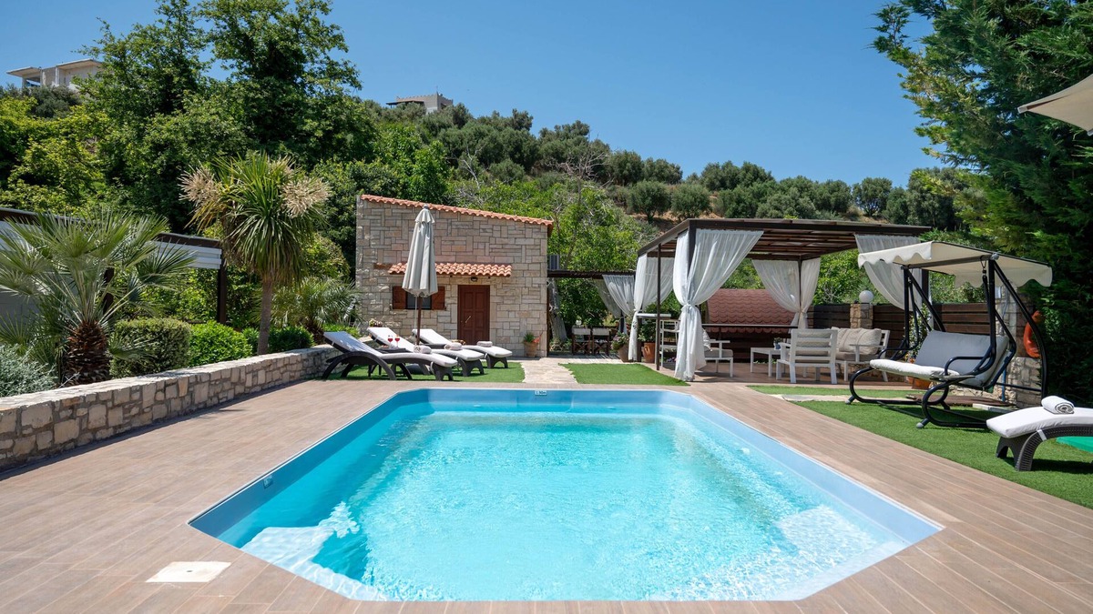 Xiro Chorio Villa | Maratho Villa, heated whirlpool, mini golf & more - Full privacy & 2 km to beach