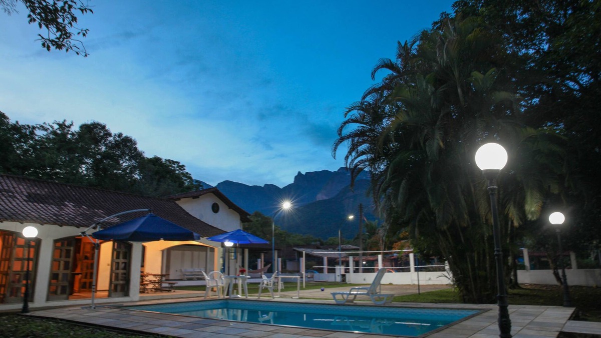 Guapimirim House | Maravilhosa Casa com Lazer Completo: Piscina, Rio, Salão de Jogos, Quadra e Mais
