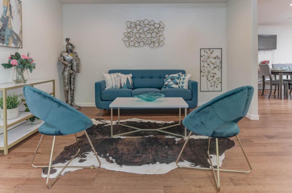 Union City House | @ Marbella Lane - Boho 'n Sleek Rtreat Pool Tble