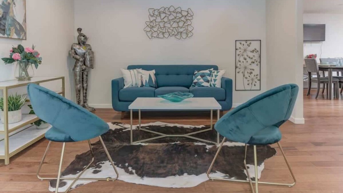 Union City House | @ Marbella Lane - Boho 'n Sleek Rtreat | Pool Tble