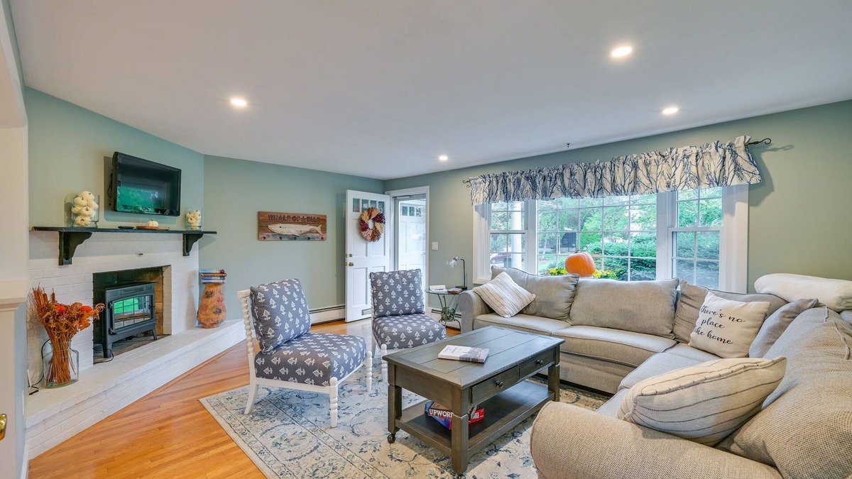 Marblehead Apartment | Marblehead Retreat w/Sprawling Yard & Gas Grill!