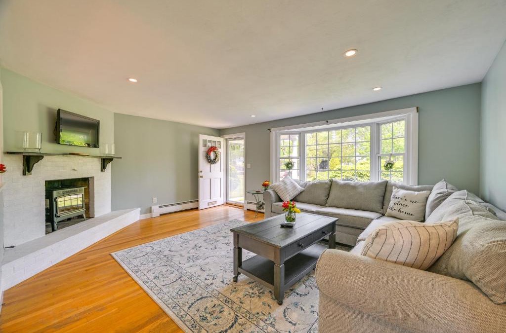 Marblehead Apartment | Marblehead Retreat with Sprawling Yard and Gas Grill!
