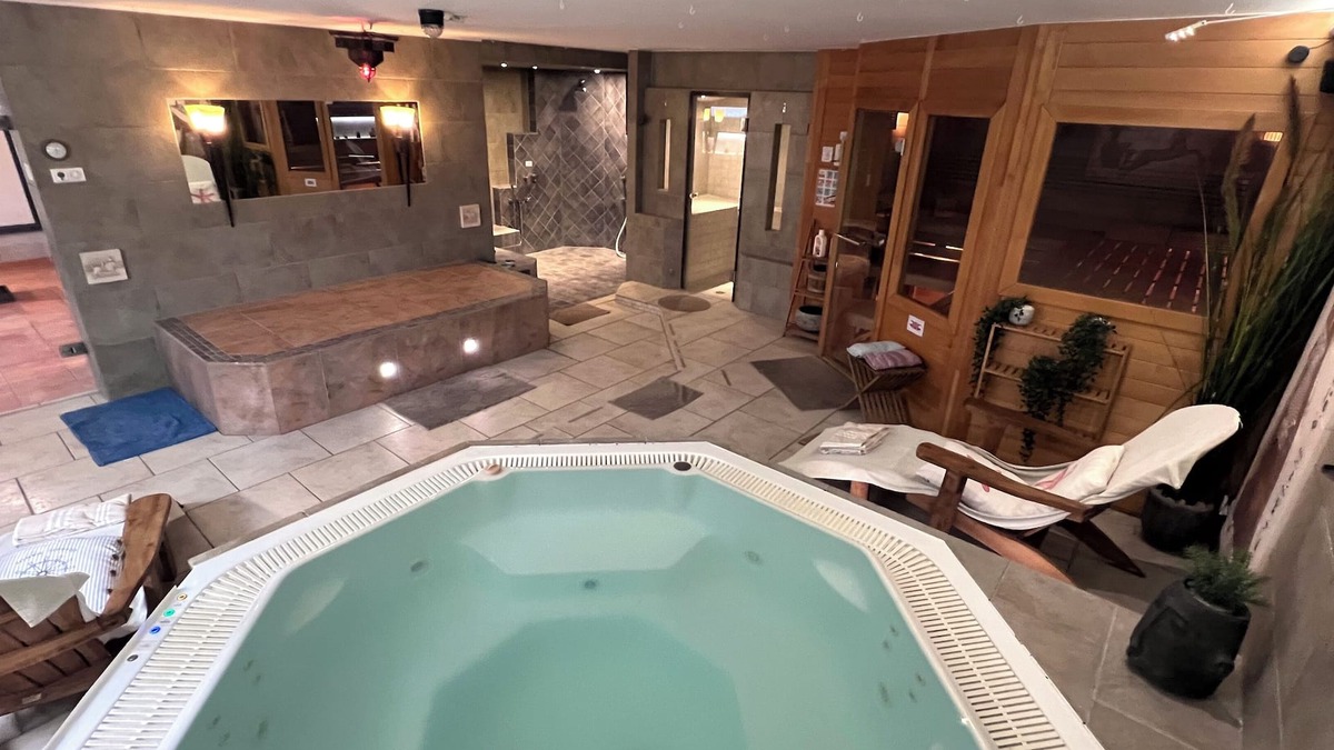 Erkrath Apartment | Marcel Bruckmann's spa