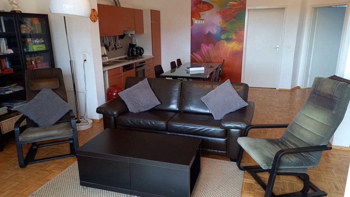 Moabit Apartment | March special 70 €/Holiday home, 78 m², 2 bedrooms, lodging for 6, 1 bathroom