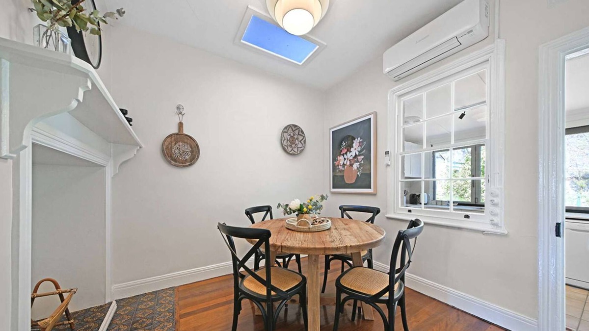 Orange House | March Townhouse - Central & Leafy, Pets Allowed