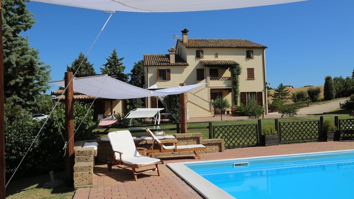 Cingoli House | Marche family home w/Pool