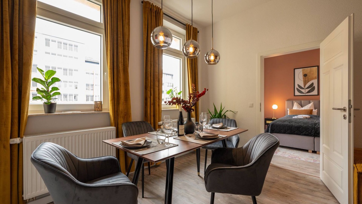 Gera Apartment | Maremar Apartments Design Boxspringbett Küche Zentral Arbeitsplatz
