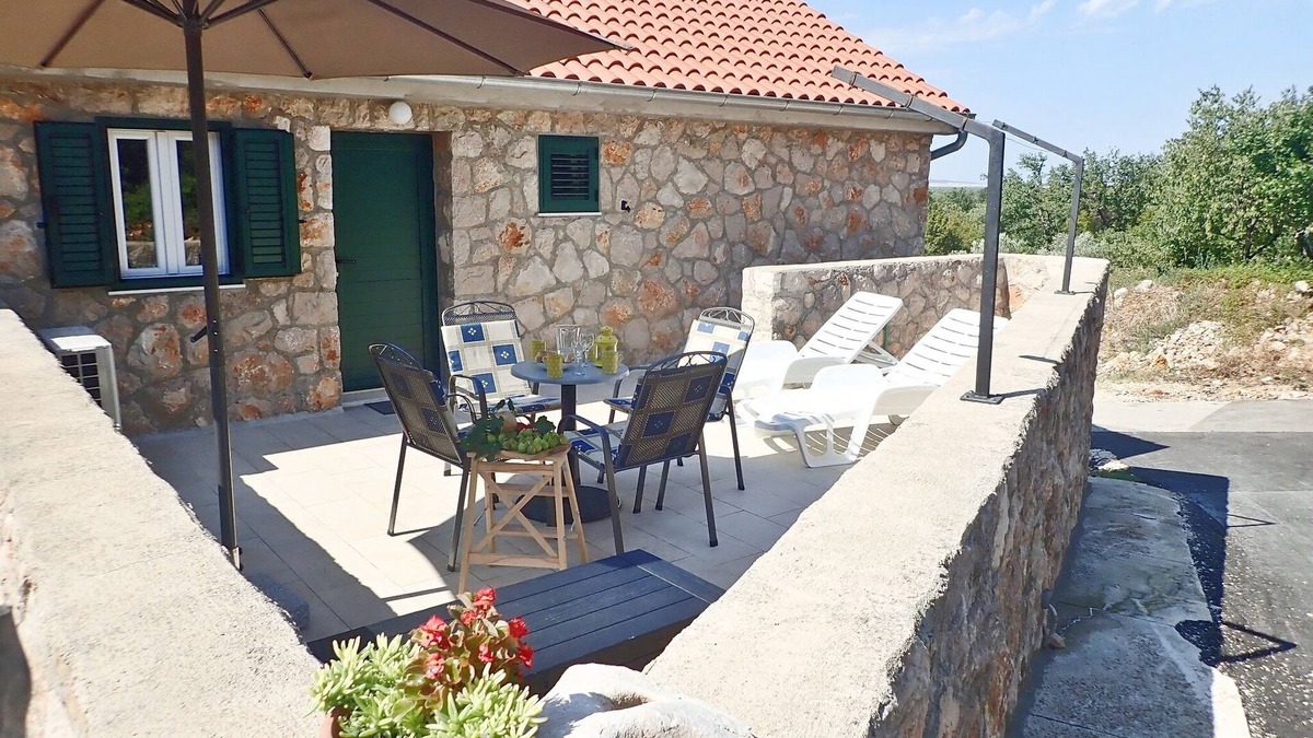 Seline Apartment | Mareta apartment with free wifi in a stone house