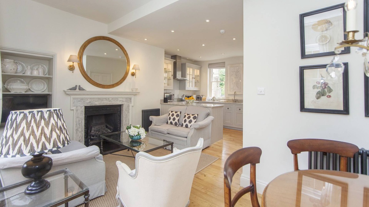 Upper Town Apartment | Margaret's 1770 Townhouse - Beautiful Georgian Townhouse tucked away on little pedestrianised stree
