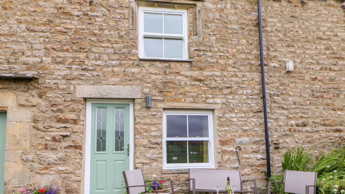 Feetham Cottage | MARGARET'S COTTAGE, pet friendly, with open fire in Low Row