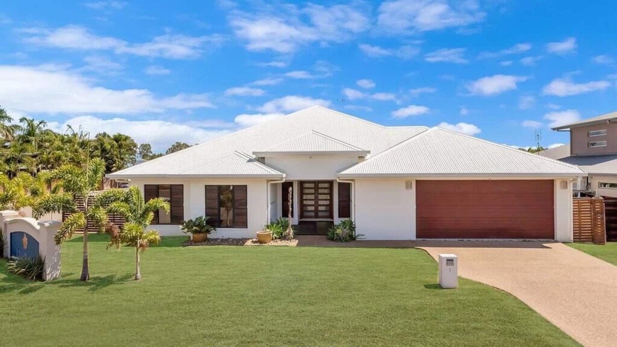 Bushland Beach House | Margarita Manor walk to beach!